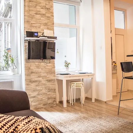 Romeo'S Apartment