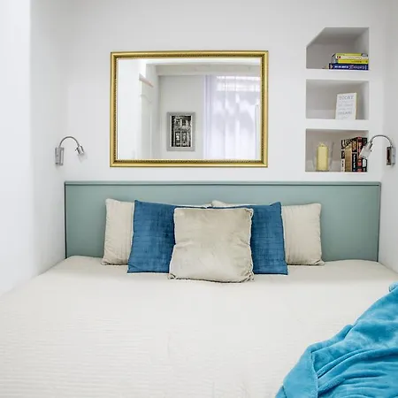 Romeo'S Apartment *